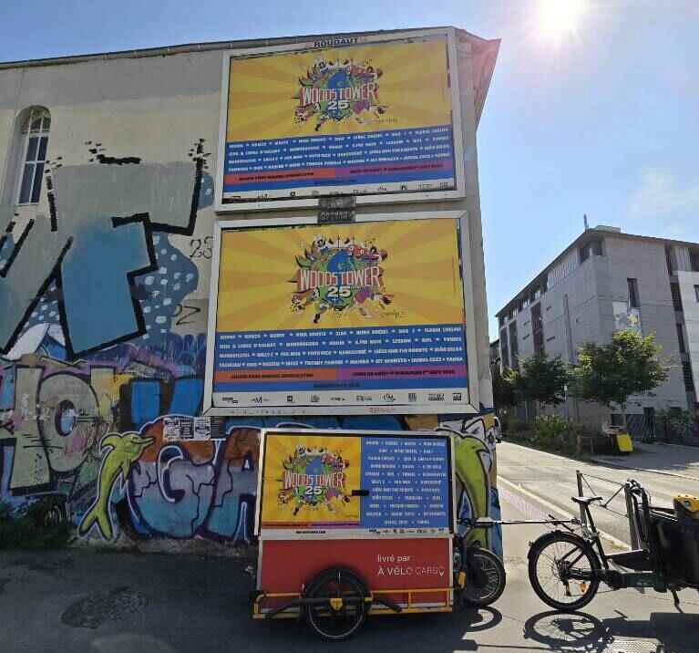 Affichage mobile pour une campagne complémentaire pour une communication impactante.