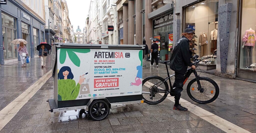 Vélo publicitaire pour le salon Artemisia à Marseille.