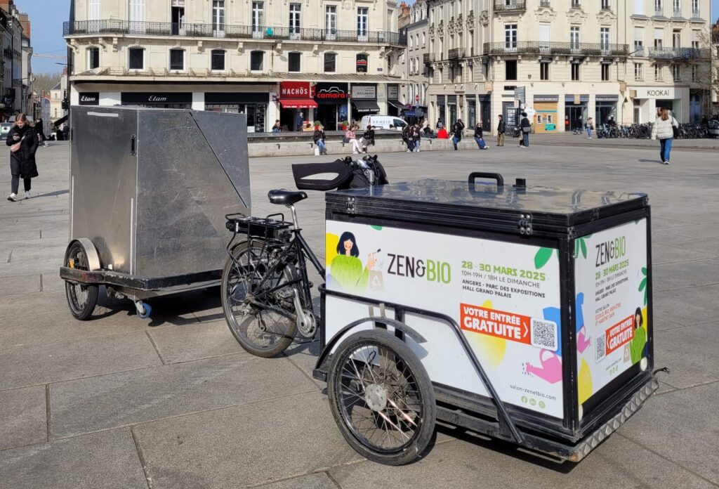 Vélo publicitaire à Angers pour le salon zen et bio.