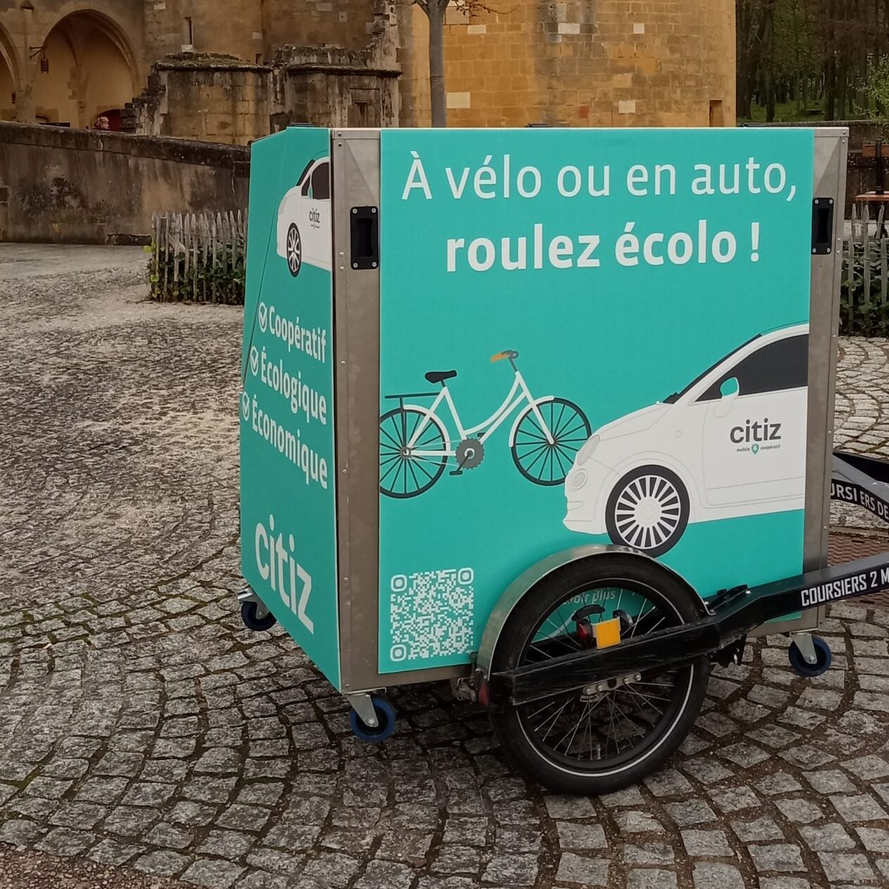 Vélo publicitaire de Citiz grand Est à Metz.