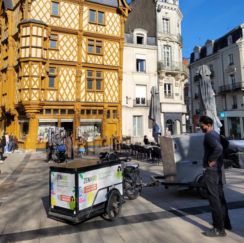 Vélo publicitaire pour la campagne d'un salon bio.