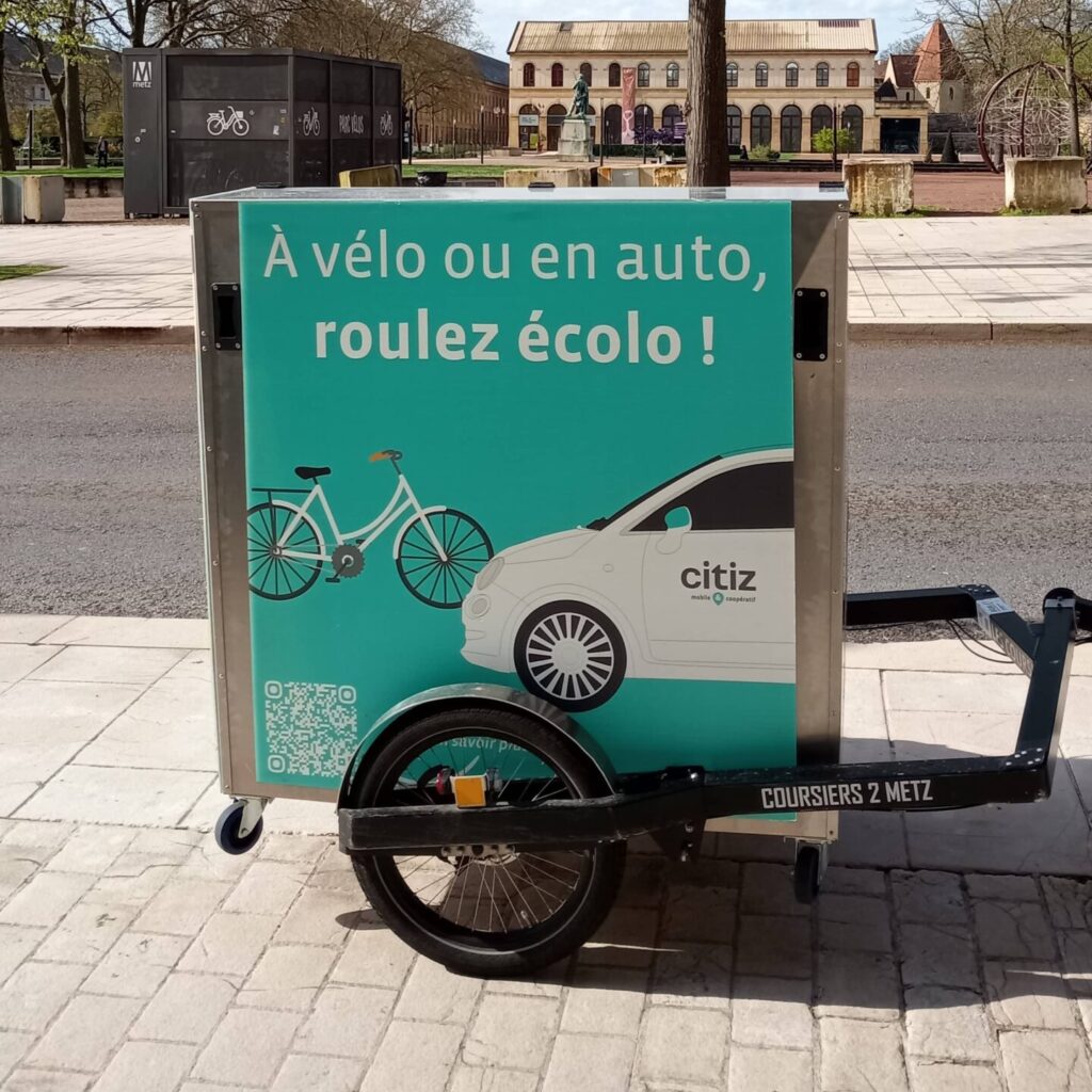 Remorque publicitaire de l'entreprise Citiz.