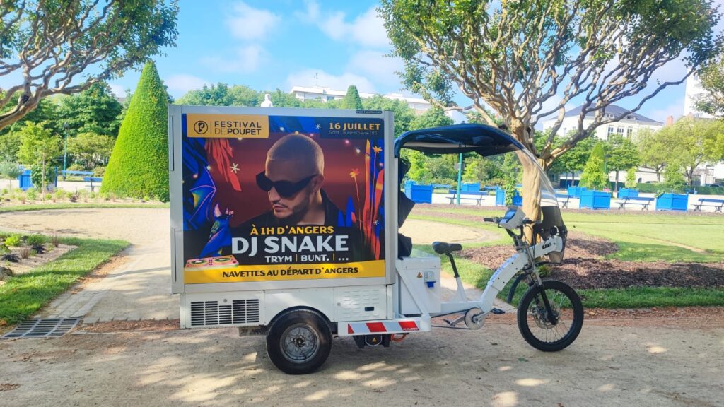 Campagne publicitaire pour le festival de poupet à Angers.