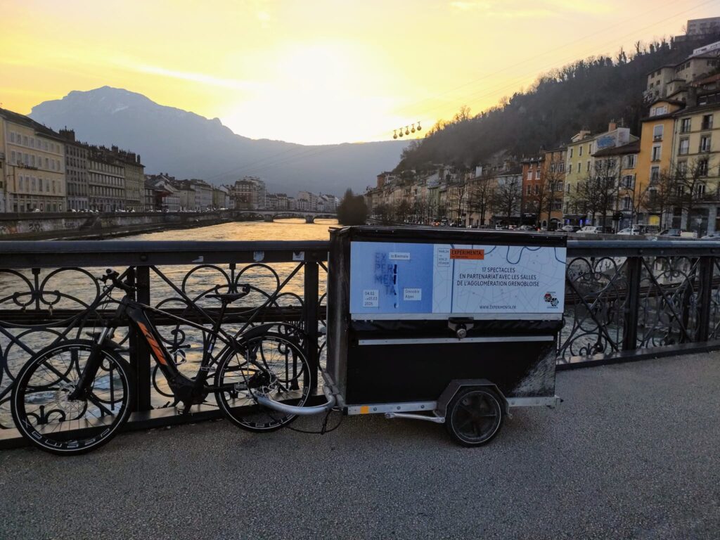 Vélo publicitaire Grenoble.